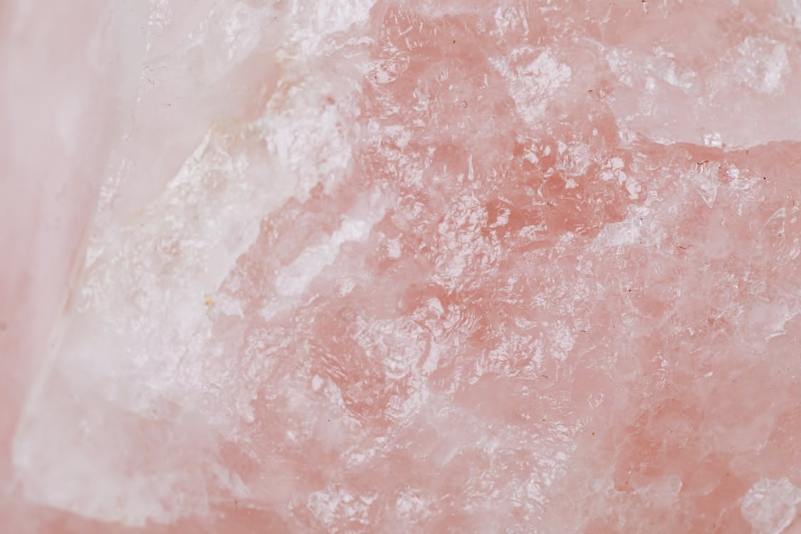 Gros plan d'un quartz rose