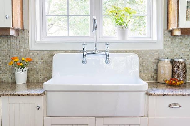 Matériaux pour comptoir de salle de bain en carrelage