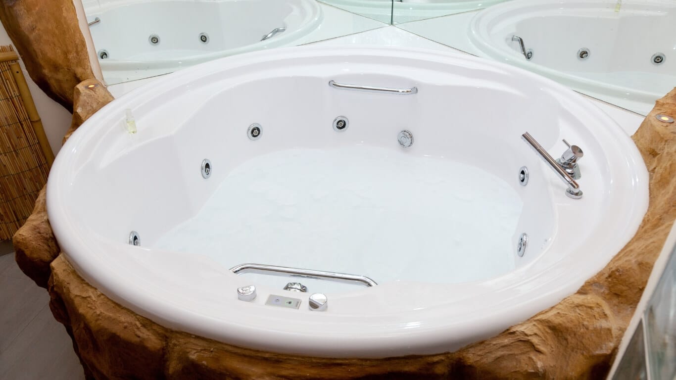 Hotel Bathtub (4)