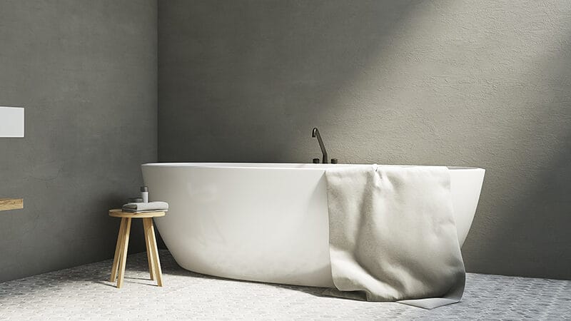 Salle de bain grise avec lavabo et baignoire